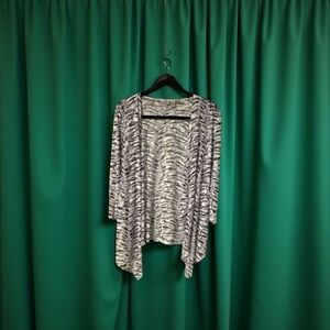 Chico's Easywear Black and White Knit Top